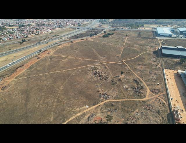 9,517M² VACANT LAND FOR SALE IN AEROTON